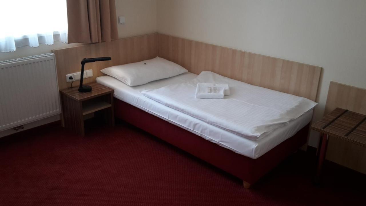 Corner Hotel U Divadla*** - Znojmo Eksteriør billede