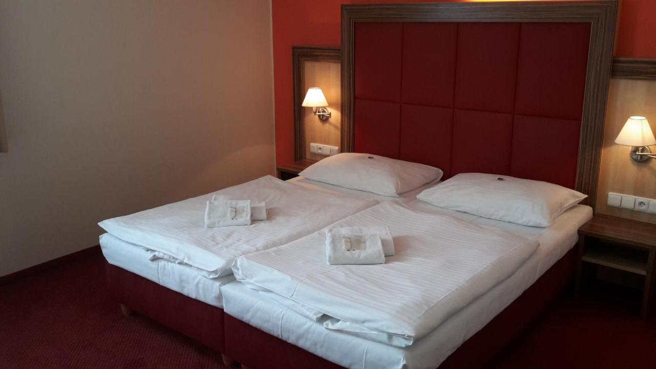 Corner Hotel U Divadla*** - Znojmo Eksteriør billede