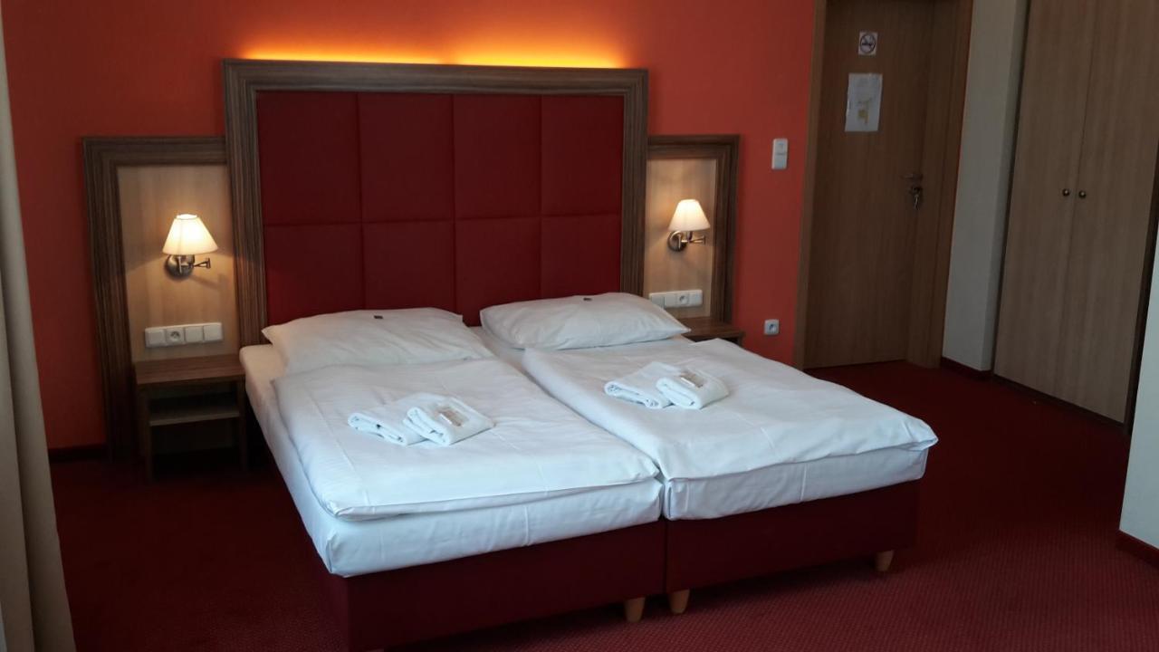 Corner Hotel U Divadla*** - Znojmo Eksteriør billede