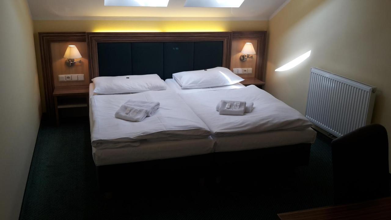 Corner Hotel U Divadla*** - Znojmo Eksteriør billede