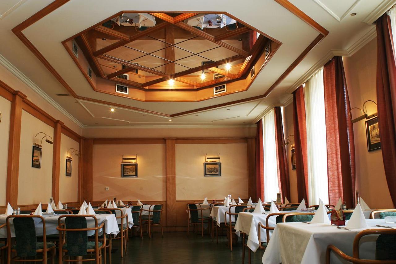 Corner Hotel U Divadla*** - Znojmo Eksteriør billede