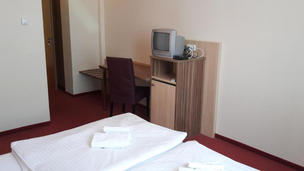Corner Hotel U Divadla*** - Znojmo Eksteriør billede