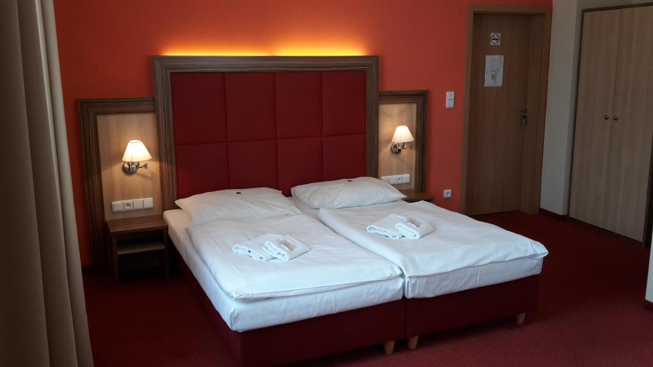 Corner Hotel U Divadla*** - Znojmo Eksteriør billede