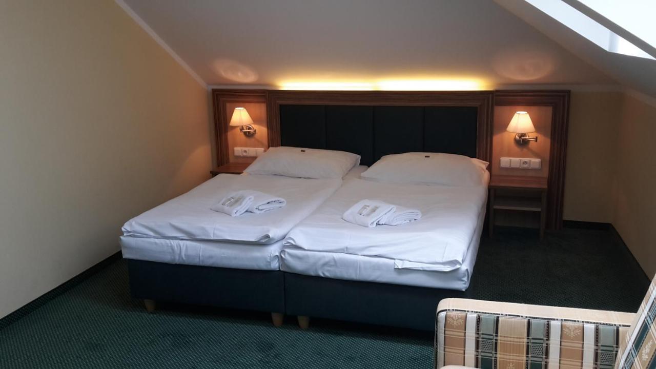 Corner Hotel U Divadla*** - Znojmo Eksteriør billede