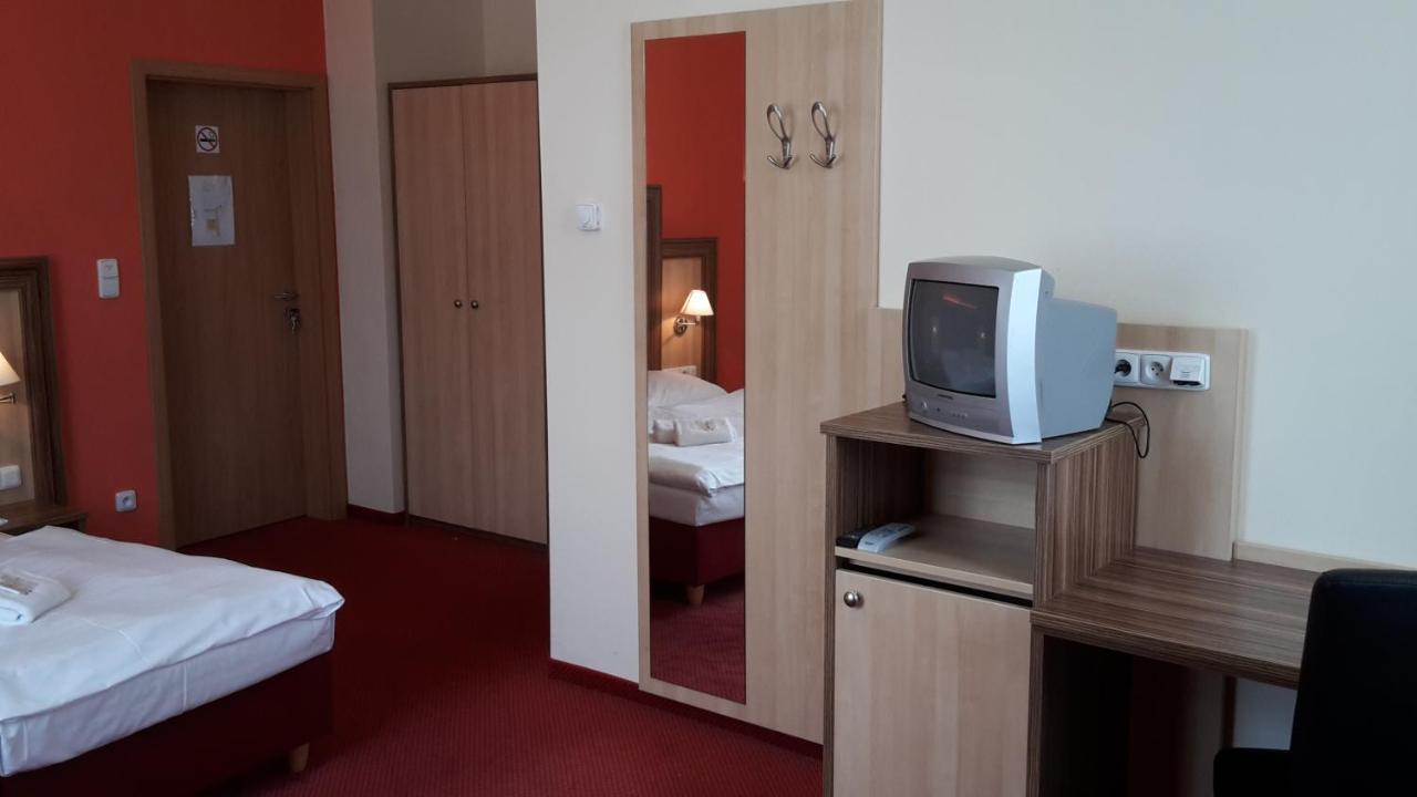 Corner Hotel U Divadla*** - Znojmo Eksteriør billede