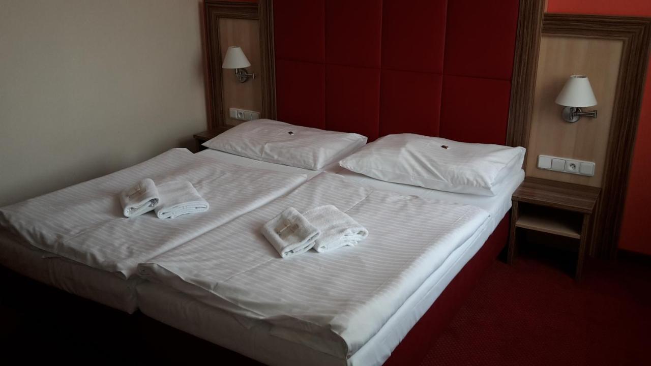 Corner Hotel U Divadla*** - Znojmo Eksteriør billede