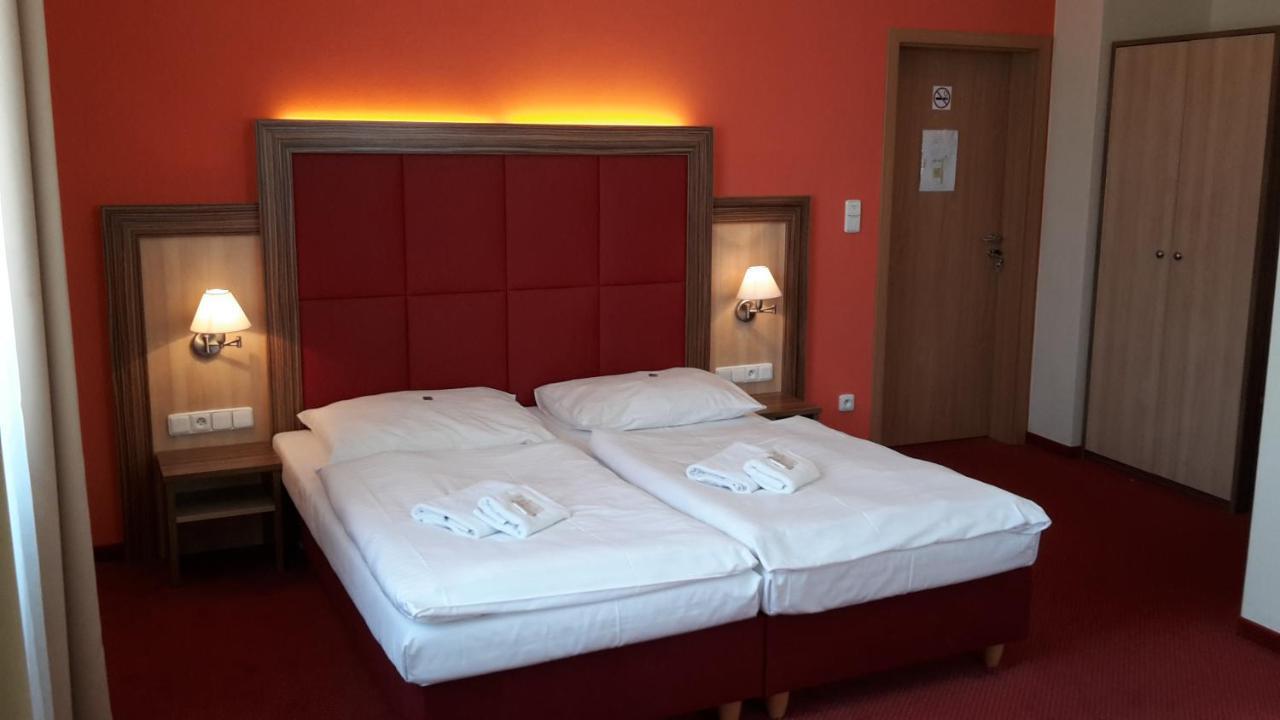 Corner Hotel U Divadla*** - Znojmo Eksteriør billede