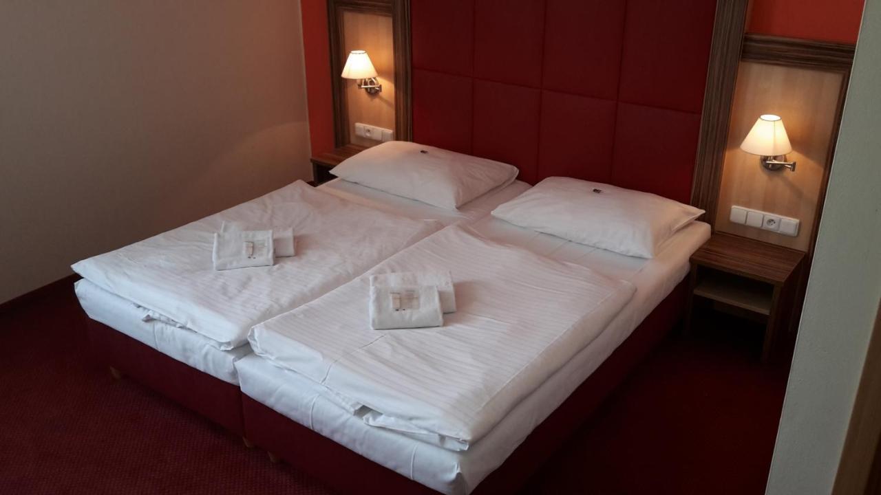Corner Hotel U Divadla*** - Znojmo Eksteriør billede