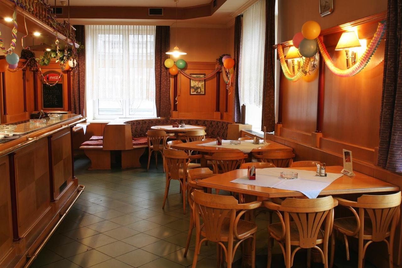 Corner Hotel U Divadla*** - Znojmo Eksteriør billede